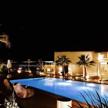 Queen Boutique Suites Mykonos Town ภายนอก รูปภาพ