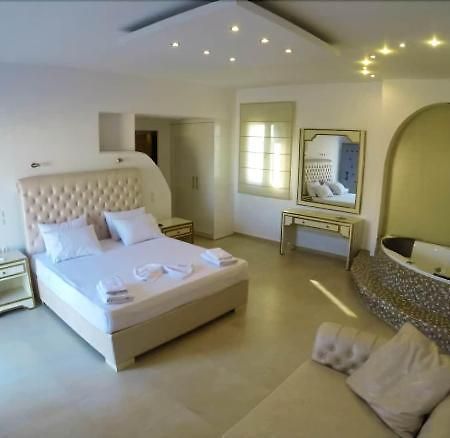 Queen Boutique Suites Mykonos Town ภายนอก รูปภาพ