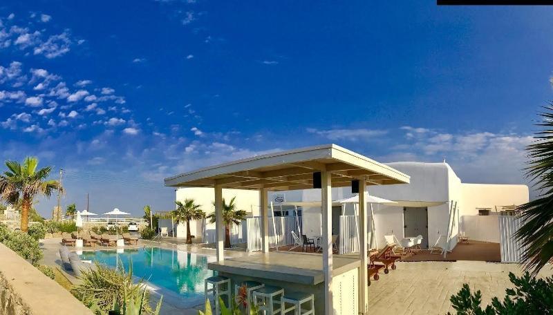 Queen Boutique Suites Mykonos Town ภายนอก รูปภาพ