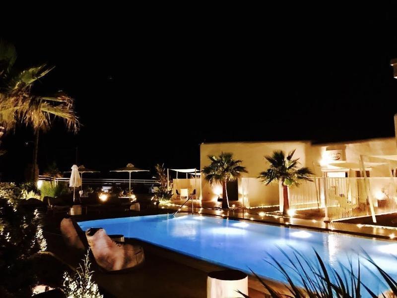 Queen Boutique Suites Mykonos Town ภายนอก รูปภาพ