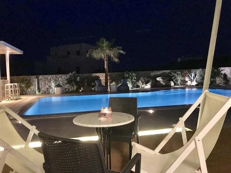 Queen Boutique Suites Mykonos Town ภายนอก รูปภาพ