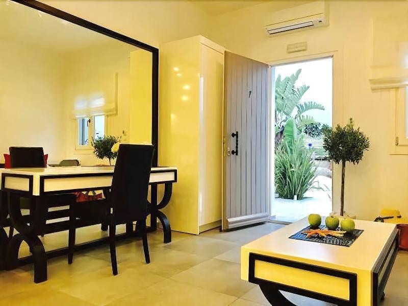 Queen Boutique Suites Mykonos Town ภายนอก รูปภาพ