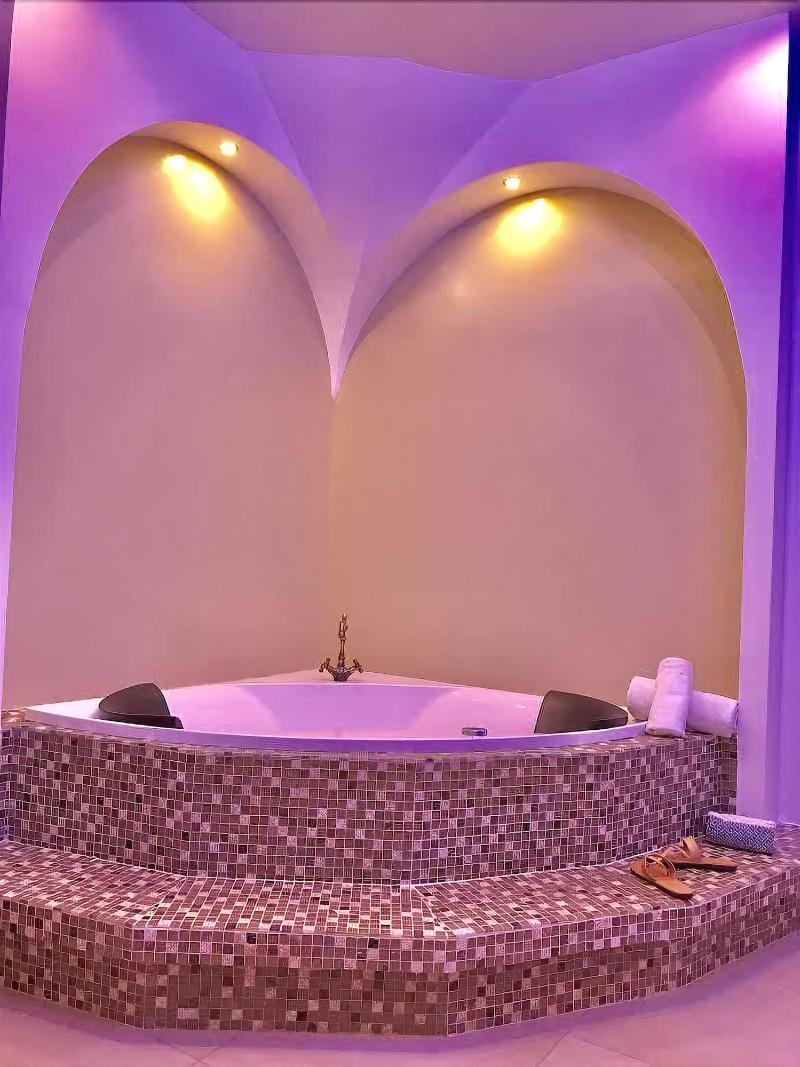 Queen Boutique Suites Mykonos Town ภายนอก รูปภาพ