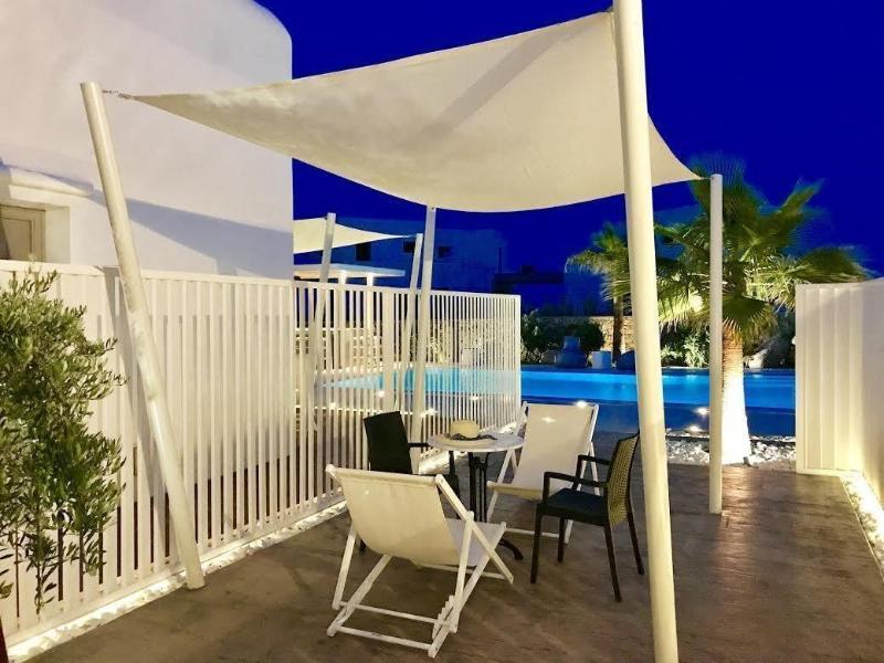 Queen Boutique Suites Mykonos Town ภายนอก รูปภาพ