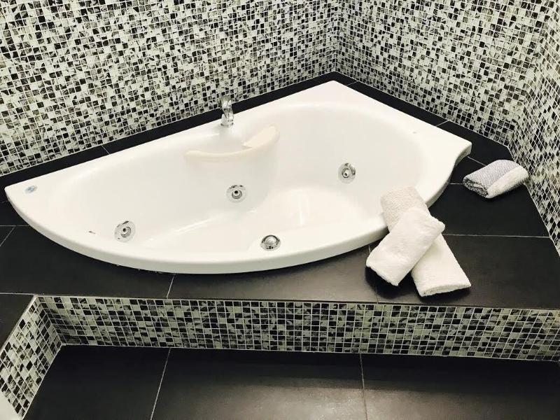 Queen Boutique Suites Mykonos Town ภายนอก รูปภาพ