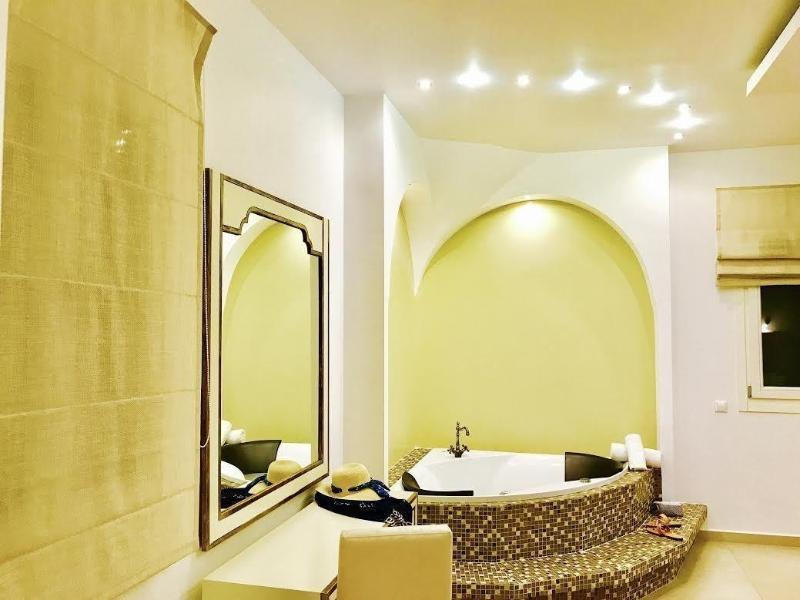 Queen Boutique Suites Mykonos Town ภายนอก รูปภาพ