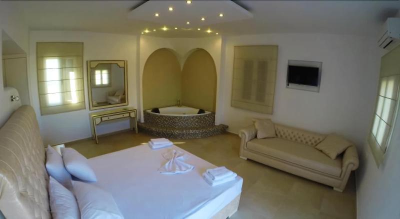 Queen Boutique Suites Mykonos Town ภายนอก รูปภาพ