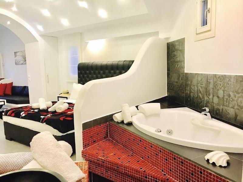 Queen Boutique Suites Mykonos Town ภายนอก รูปภาพ