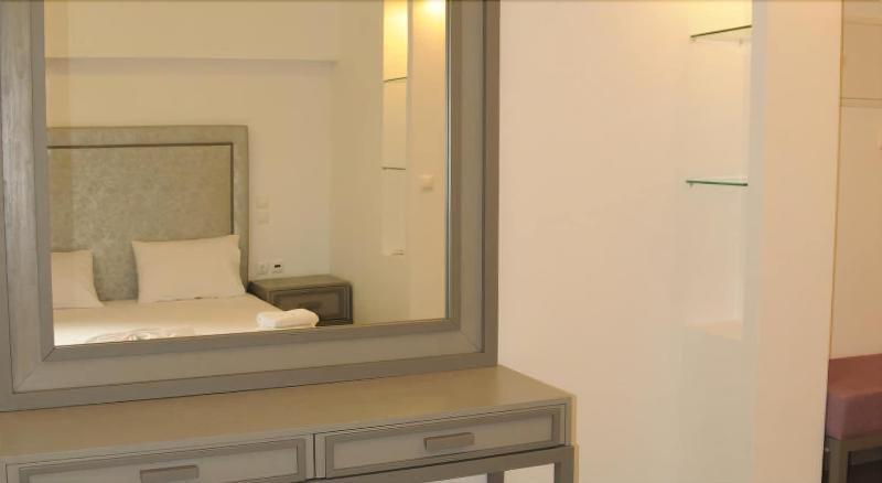 Queen Boutique Suites Mykonos Town ภายนอก รูปภาพ