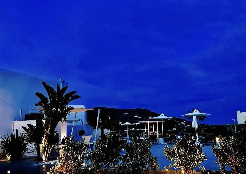 Queen Boutique Suites Mykonos Town ภายนอก รูปภาพ