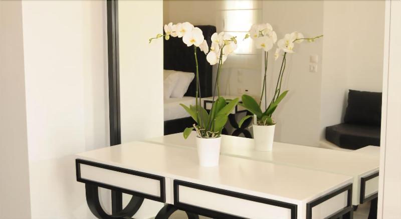 Queen Boutique Suites Mykonos Town ภายนอก รูปภาพ