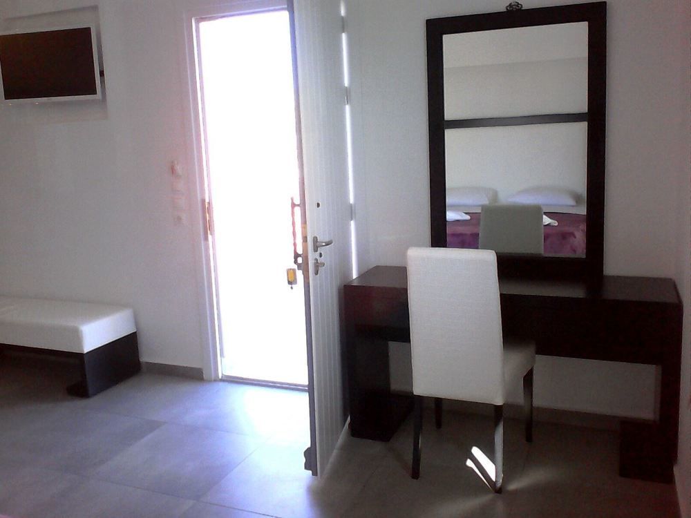 Queen Boutique Suites Mykonos Town ภายนอก รูปภาพ