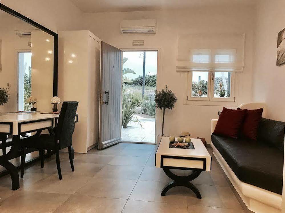 Queen Boutique Suites Mykonos Town ภายนอก รูปภาพ