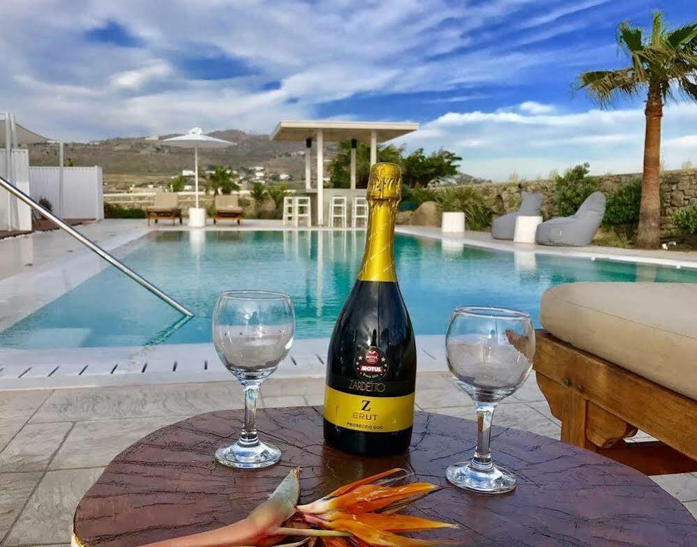 Queen Boutique Suites Mykonos Town ภายนอก รูปภาพ