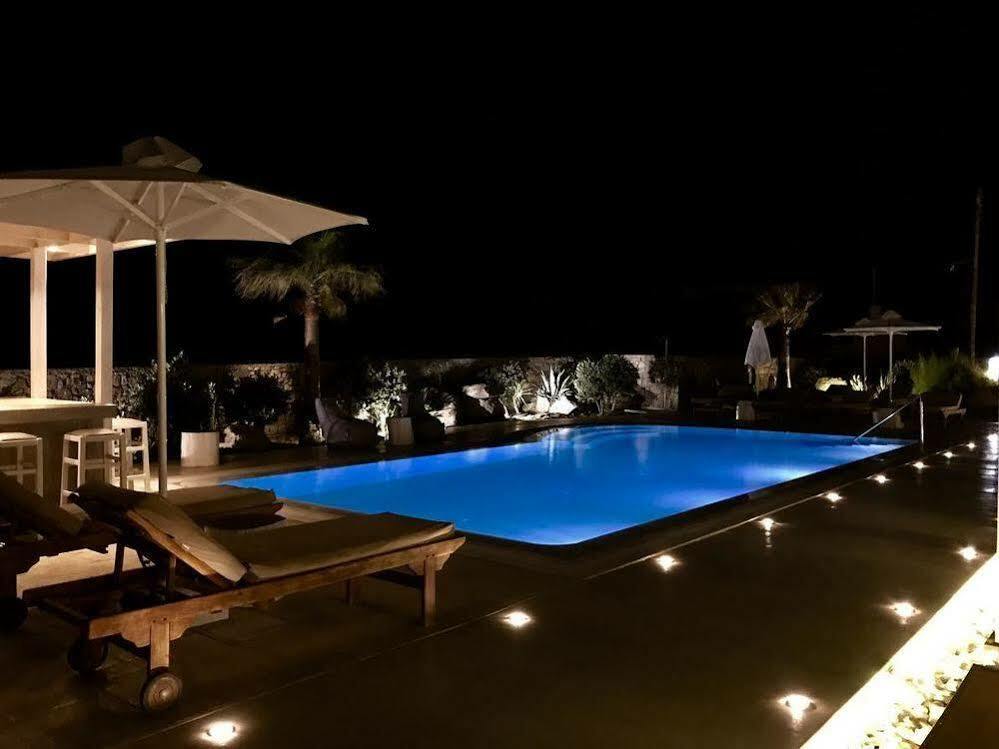 Queen Boutique Suites Mykonos Town ภายนอก รูปภาพ