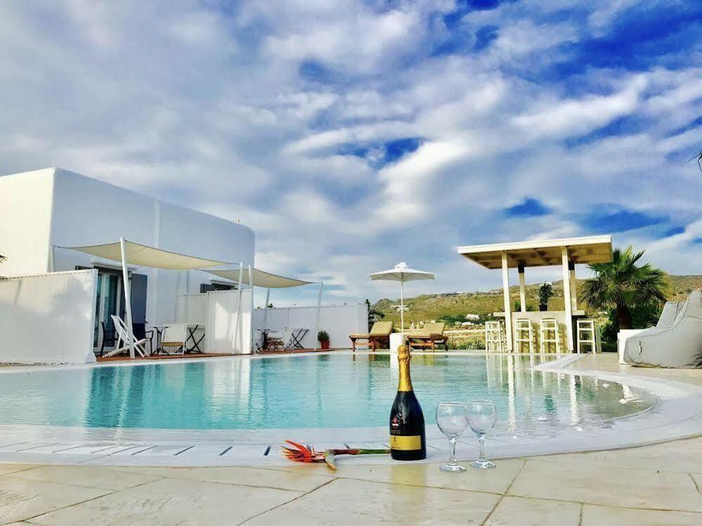 Queen Boutique Suites Mykonos Town ภายนอก รูปภาพ