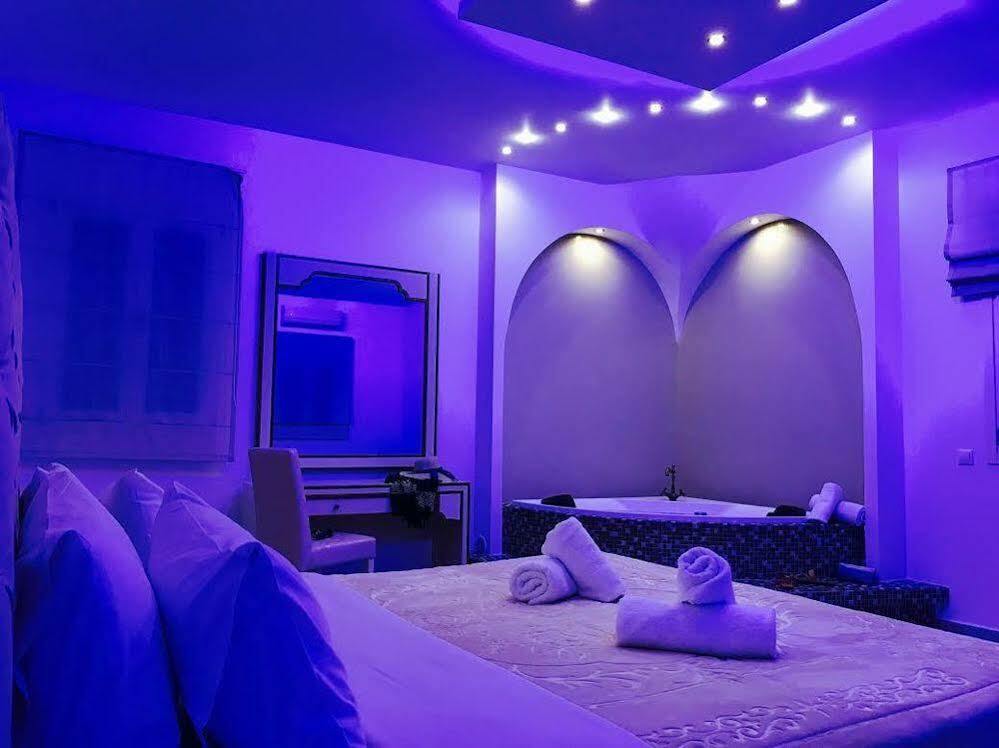 Queen Boutique Suites Mykonos Town ภายนอก รูปภาพ